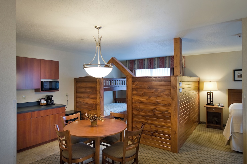 Suite, Multiple Beds - Photo 1