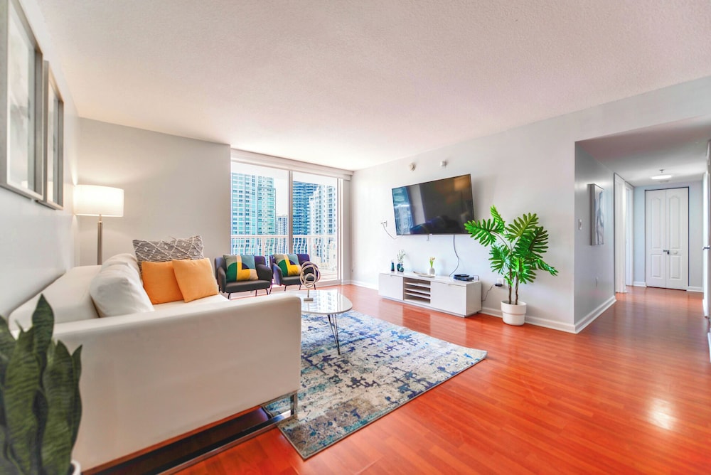 Condo, 3 Bedrooms, Balcony, City View photo 1