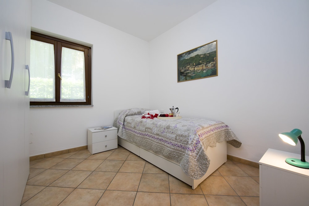 Family Townhome, Multiple Bedrooms, 2 Bathrooms (Le Betulle Garden in Laveno) photo 1