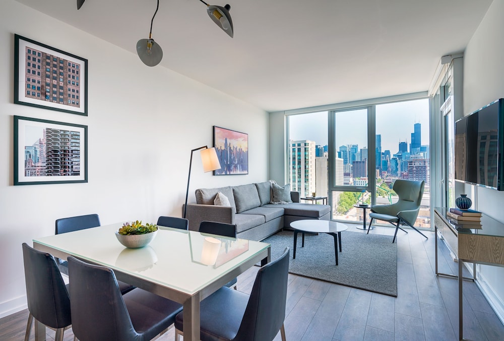 Executive Suite, 1 King Bed with Sofa bed, City View - Photo 1