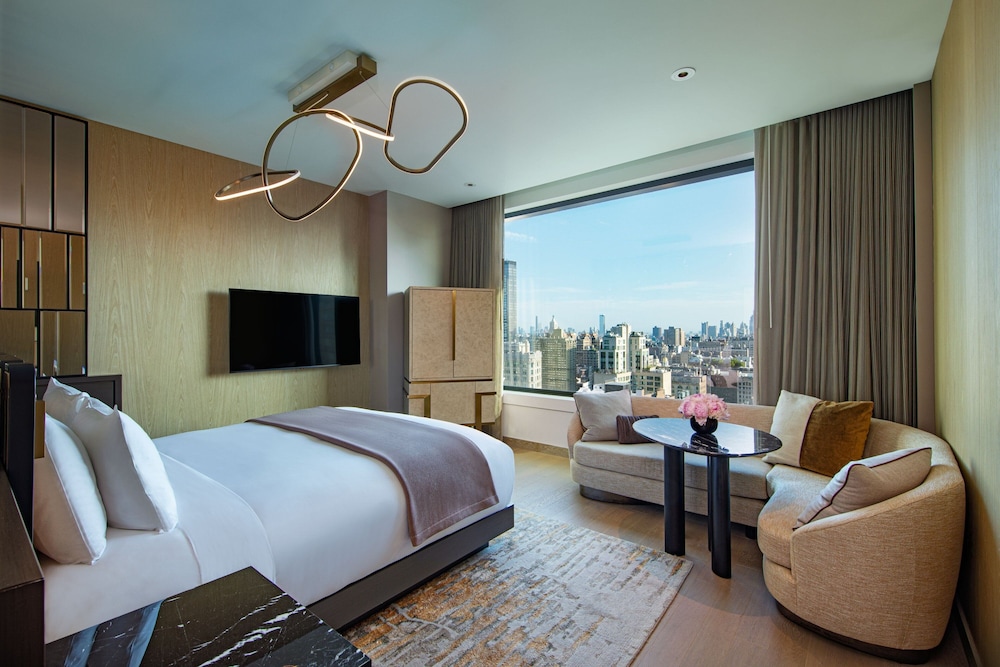 Club King Room with One King Bed (Non Smoking)