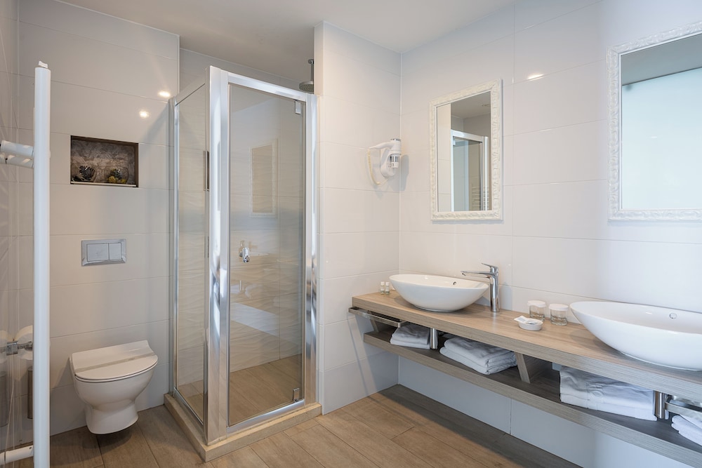 Premium Double Room with Balcony, Partial Sea View
