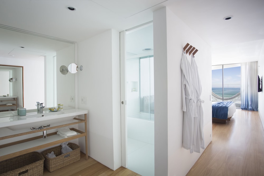 Grand Room, Balcony, Ocean View - Photo 3