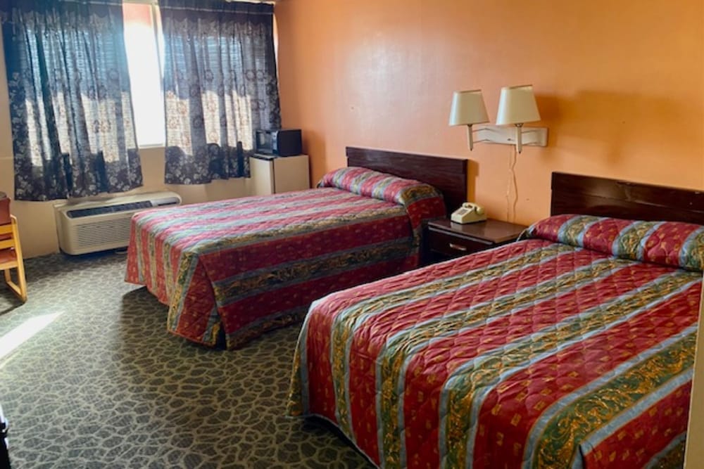 Room, 2 Double Beds, Smoking - Photo 3