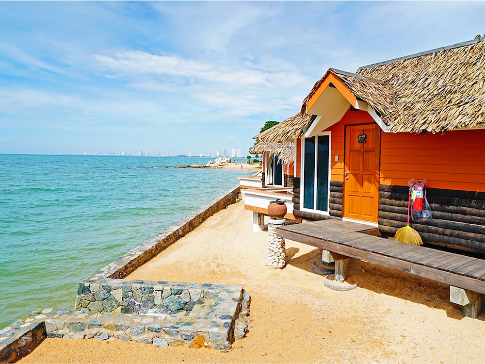 On Beach Premium Bungalow - Photo 4
