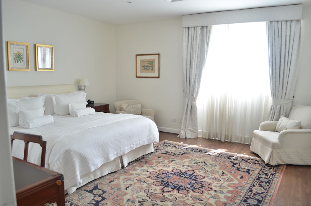 Executive Suite, City View thumbnail 5