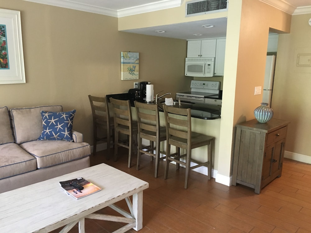 Three Bedroom Bayside Villa Standard - Photo 2