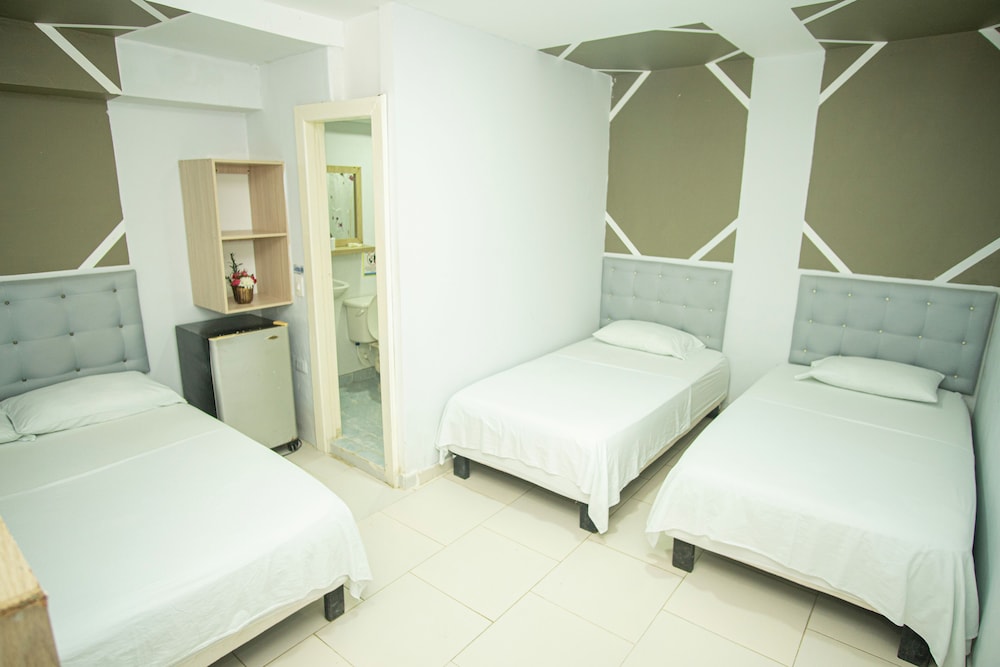 Basic Quadruple Room - Photo 9