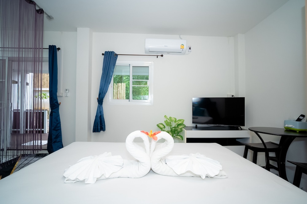 Superior Modern Room photo 3
