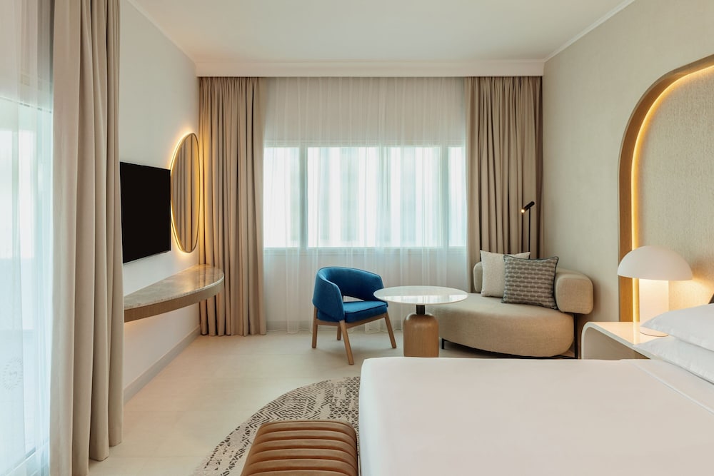 Deluxe Room, 1 King Bed, Balcony (JBR View) - Photo 1