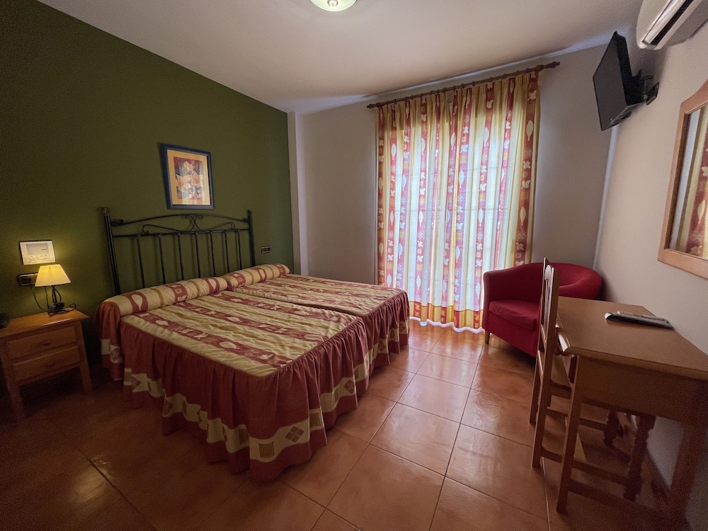 Double or Twin Room - Photo 3