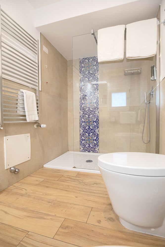 Double Room - Photo 5