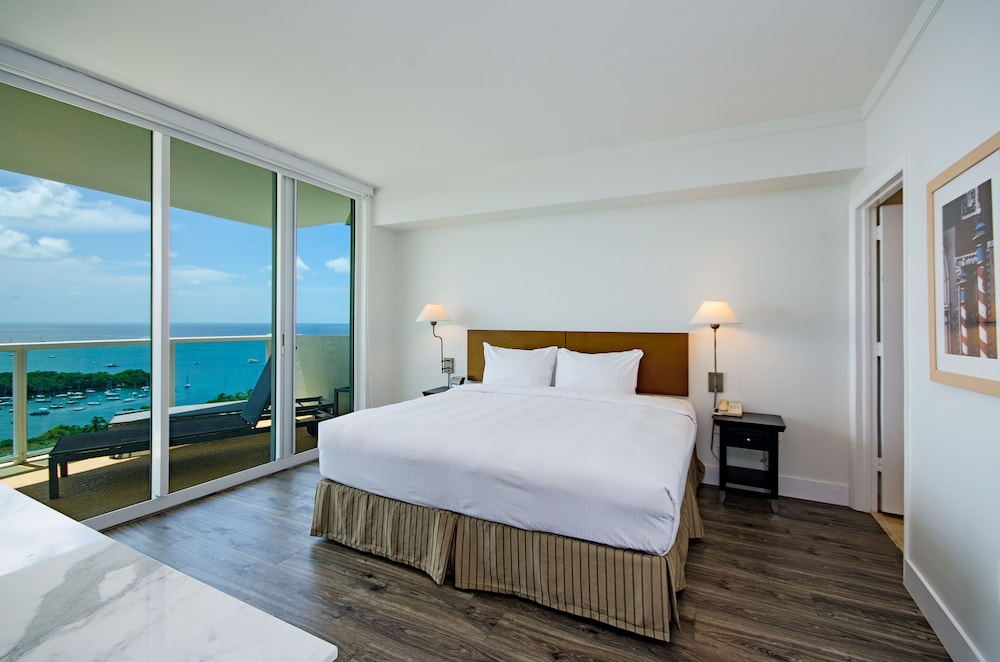 Superior Condo, 1 Bedroom, Bay View photo 3