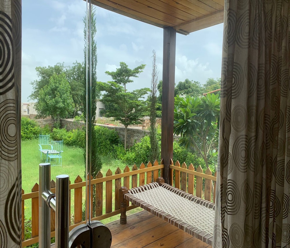 Wooden Villa With Garden And Pool View photo 3