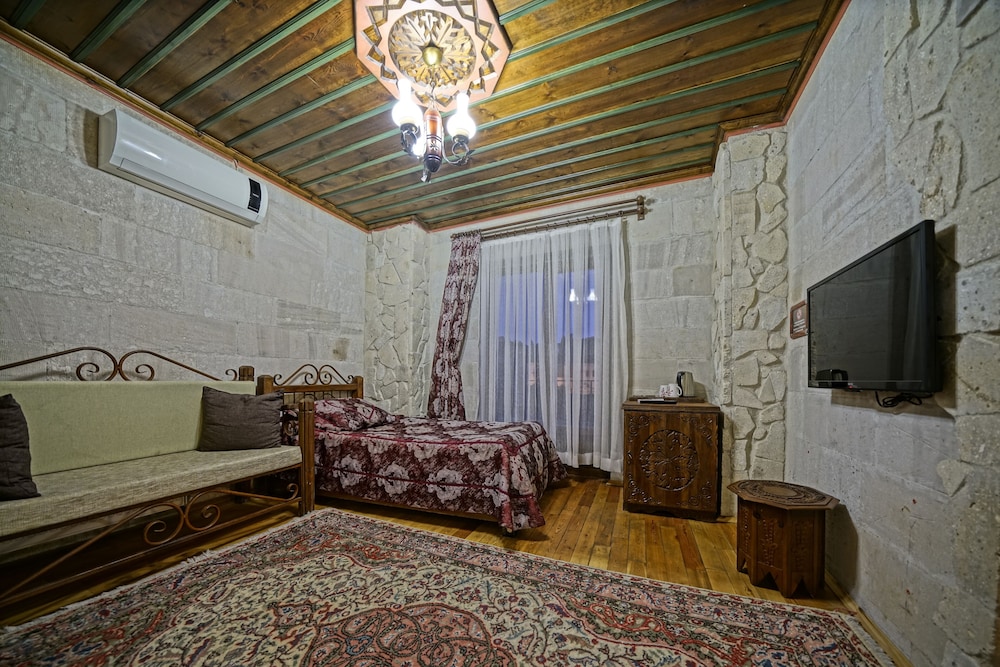 Superior Triple Room (Stone Room) photo 3