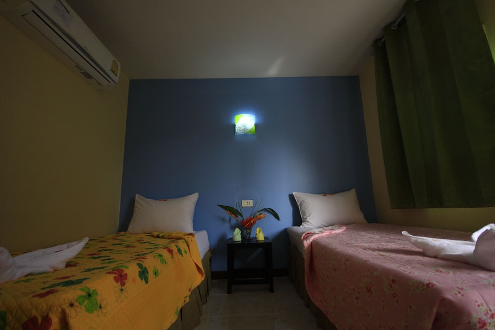 Standard Twin Room With Air Condition photo 2