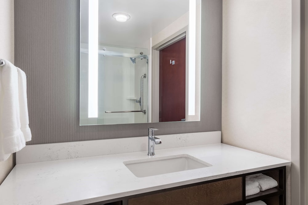 King Room Jr. Suite - Photo 5