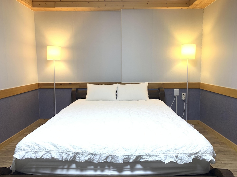 Basic Room, 1 Bedroom (camp4)