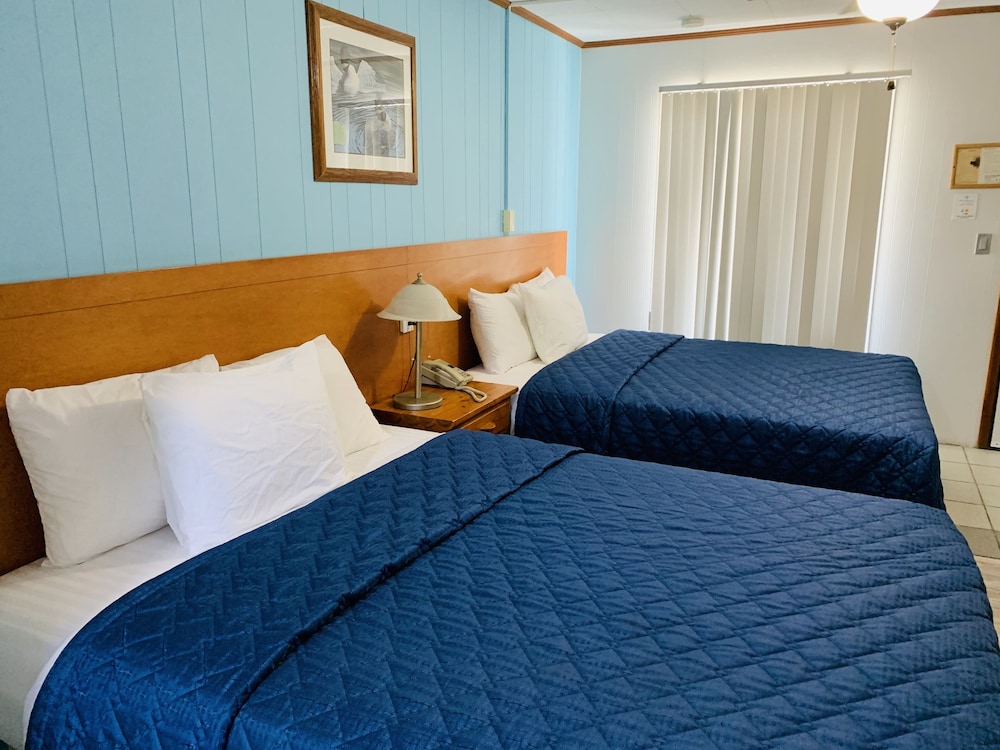Standard Room, 1 Queen Bed & 1 Double Bed photo 3