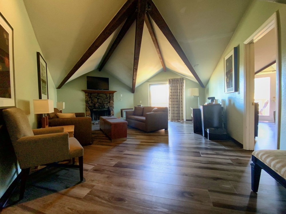 King Suite - Photo 1