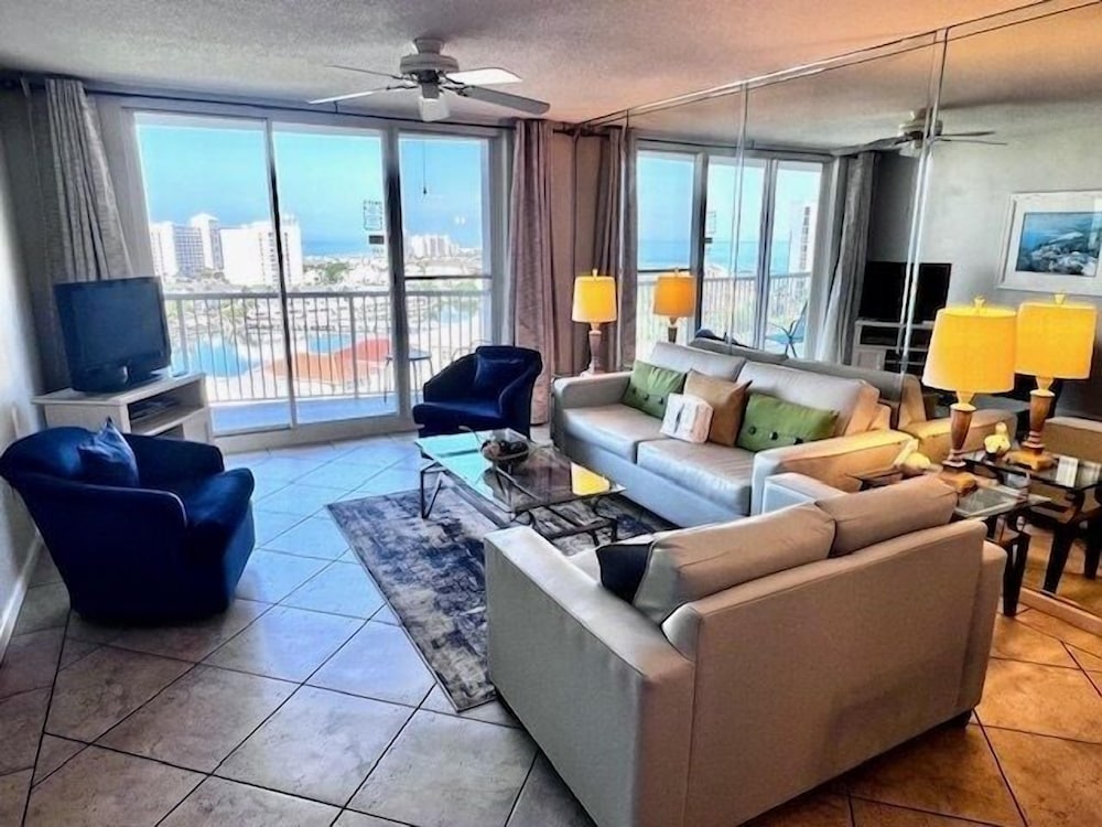 Condo, 2 Bedrooms photo 1