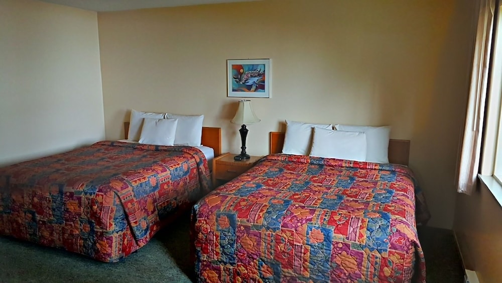 Suite, 2 Queen Beds, Fireplace, Ocean View photo 3
