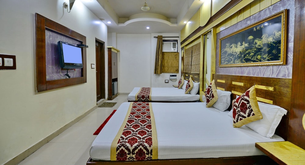 Family Room, 2 Double Beds, Smoking, City View