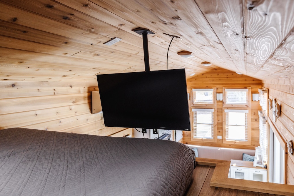 Deluxe Studio Suite