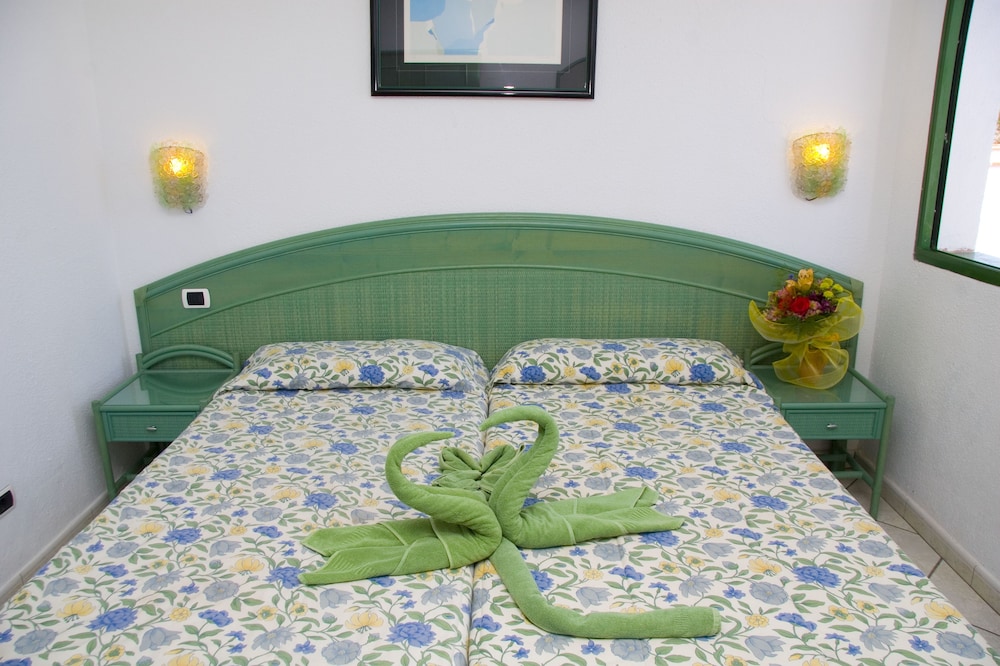 Duplex, Multiple Beds, Balcony photo 2