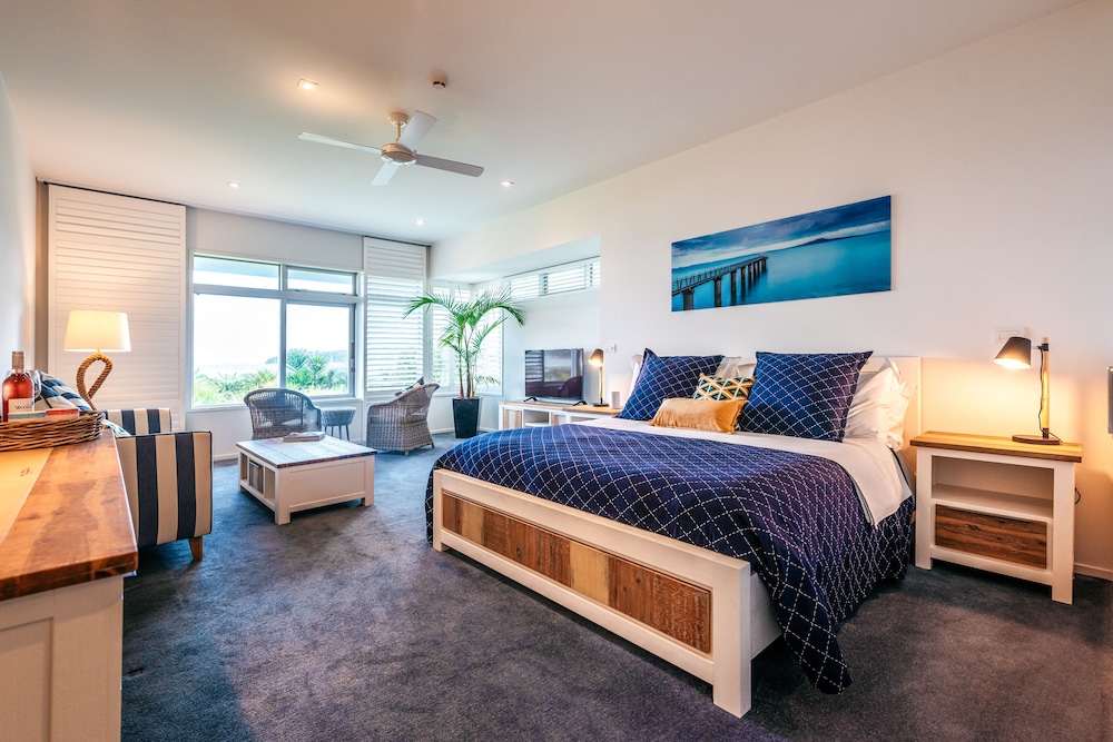 Luxury Studio Suite, 1 King Bed, Sea View photo 2
