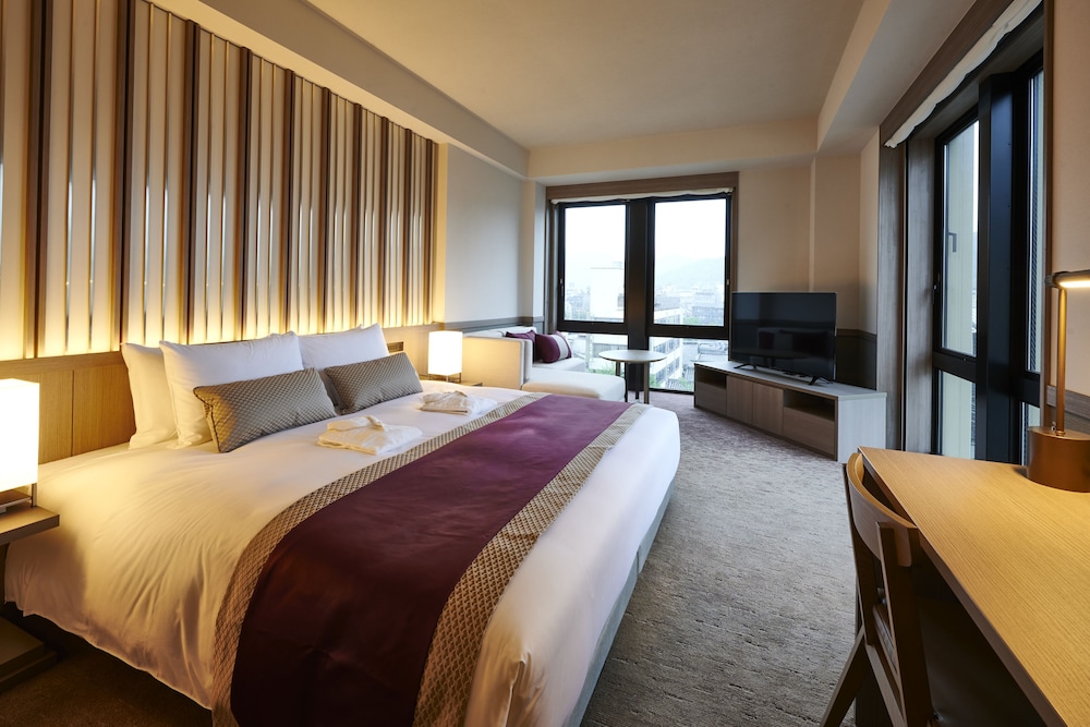 Scenic King Room (Corner Room), Non Smoking
