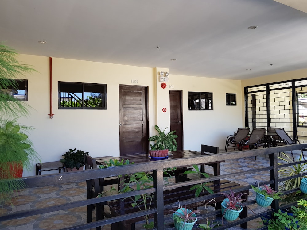 Standard Studio Suite, Kitchenette, Courtyard View photo 2