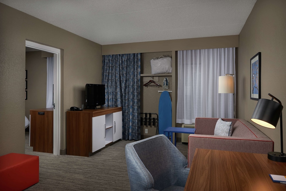 Suite, 1 King Bed, Accessible, Bathtub - Photo 2
