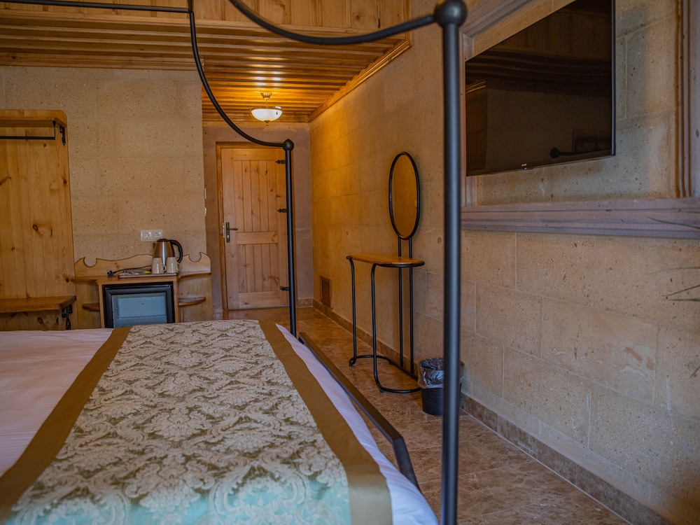 Stone Deluxe Room with Balcony - Photo 20