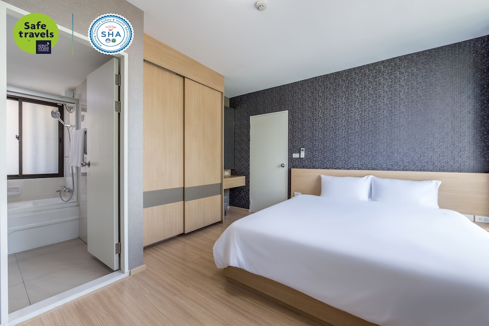 Premium one bedroom suite photo 3