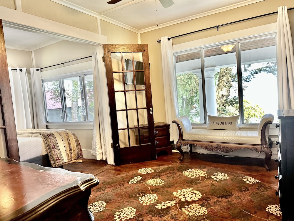 Superior House, 6 Bedrooms, Lake View photo 1