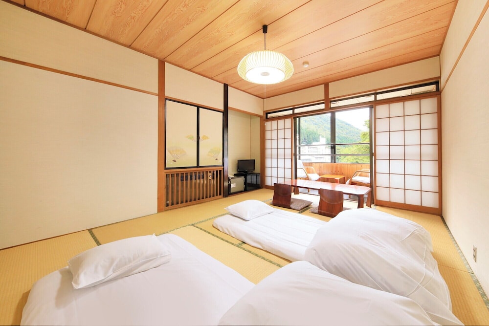 Mountain-side 10Tatami-mats: Standard Japanese-style room (Non-smoking, with shower)