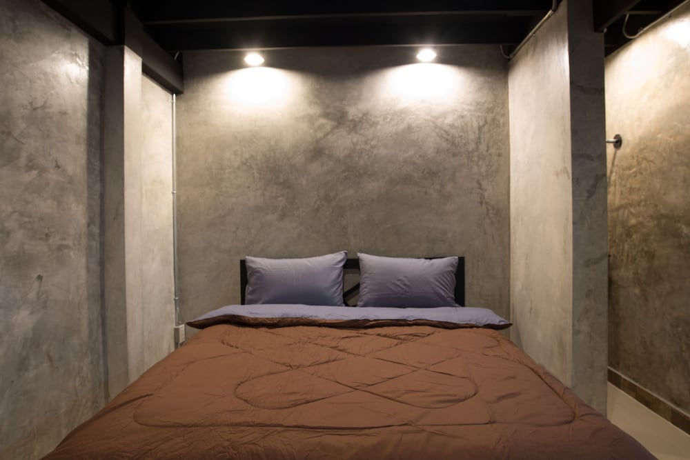 Deluxe Double Room with Air-Conditioner and Private Bathroom photo 3