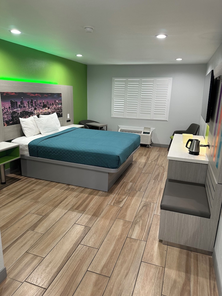 Standard Room, 1 King Bed photo 1