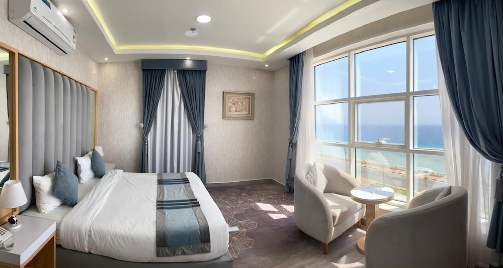 Panoramic Room