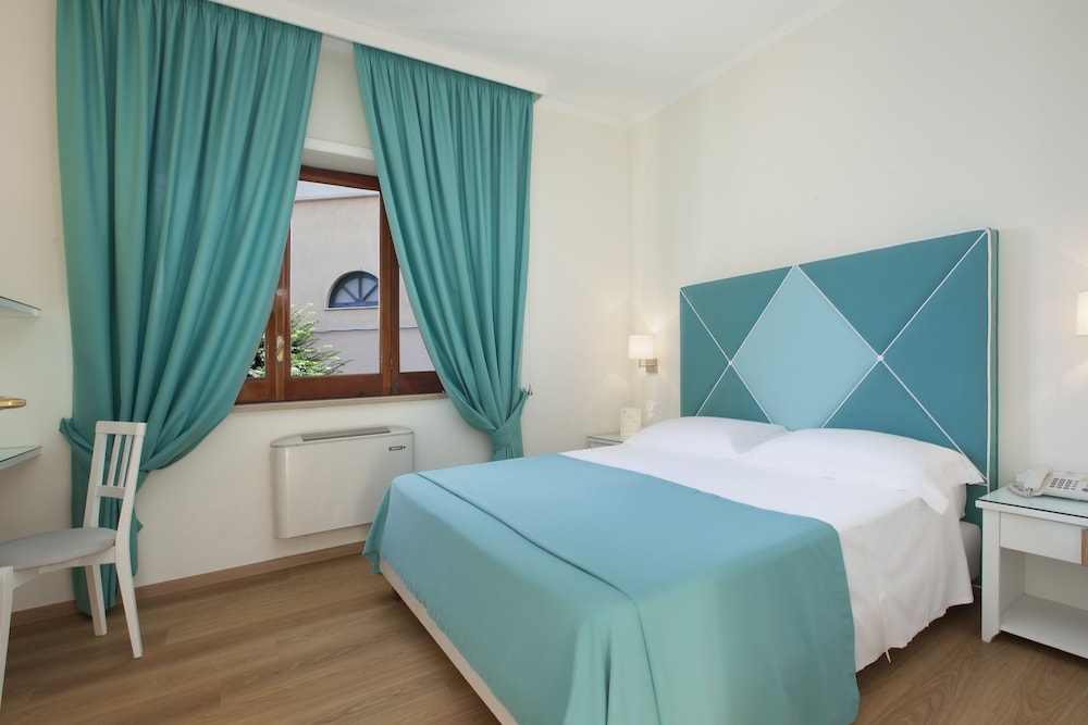 Family Quadruple Room, Multiple Beds, Patio photo 2
