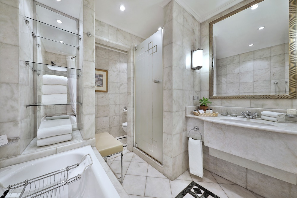 Junior Suite, 1 King Bed, Smoking, Balcony - Photo 10