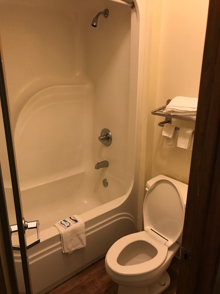 Standard Room, 2 Queen Beds, Non Smoking, Refrigerator & Microwave photo 2