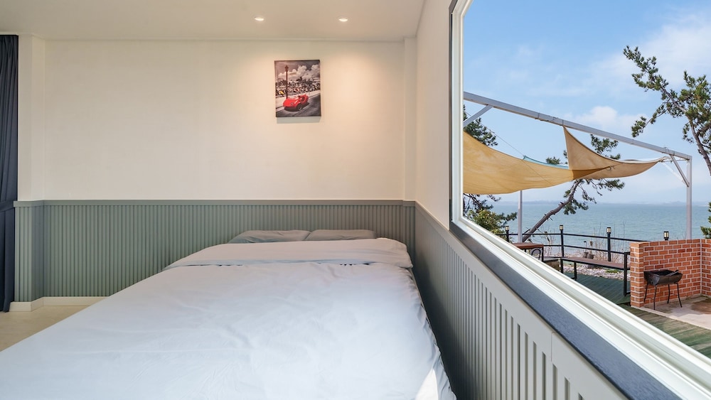 Basic Room, 1 Bedroom (101(Private House/Ocean View/BBQ)) photo 3