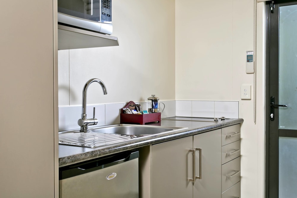 Comfort Suite, 1 King Bed with Sofa bed, Jetted Tub, Courtyard Area photo 3