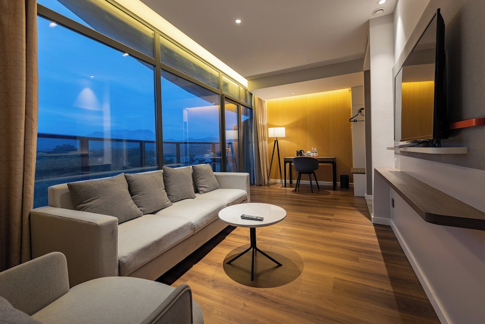 Standard Room, Multiple Beds (Extra Space) - Photo 4