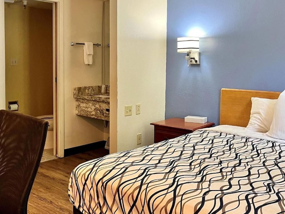 Basic Single Room, 1 Queen Bed, Non Smoking