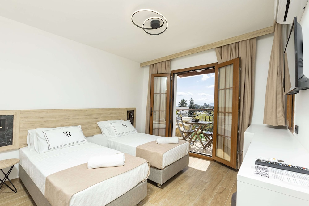 Deluxe Double Or Twin Room, Balcony, Sea View - Photo 1
