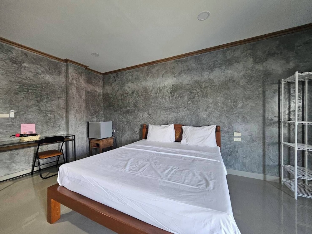 Standard Room, 1 King Bed - Photo 2