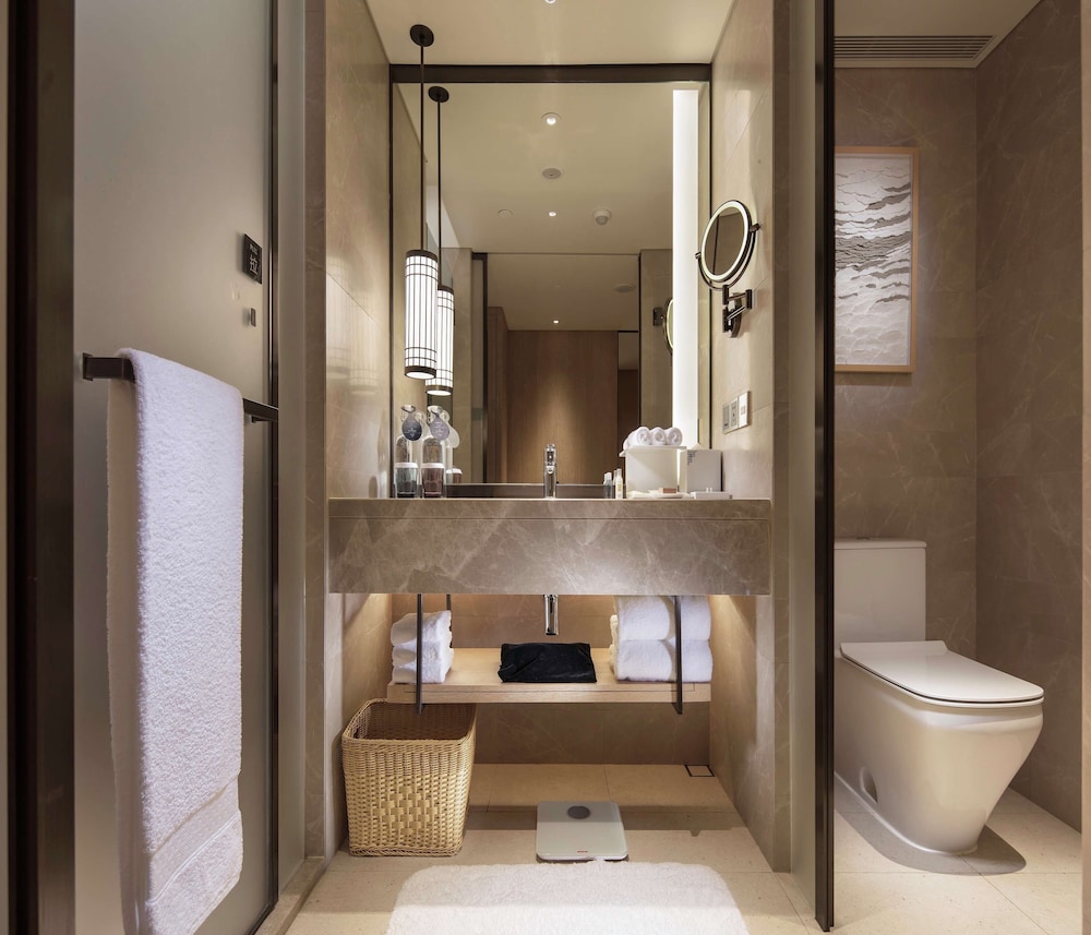 Twin Guest Room Nanhai Wing thumbnail 5